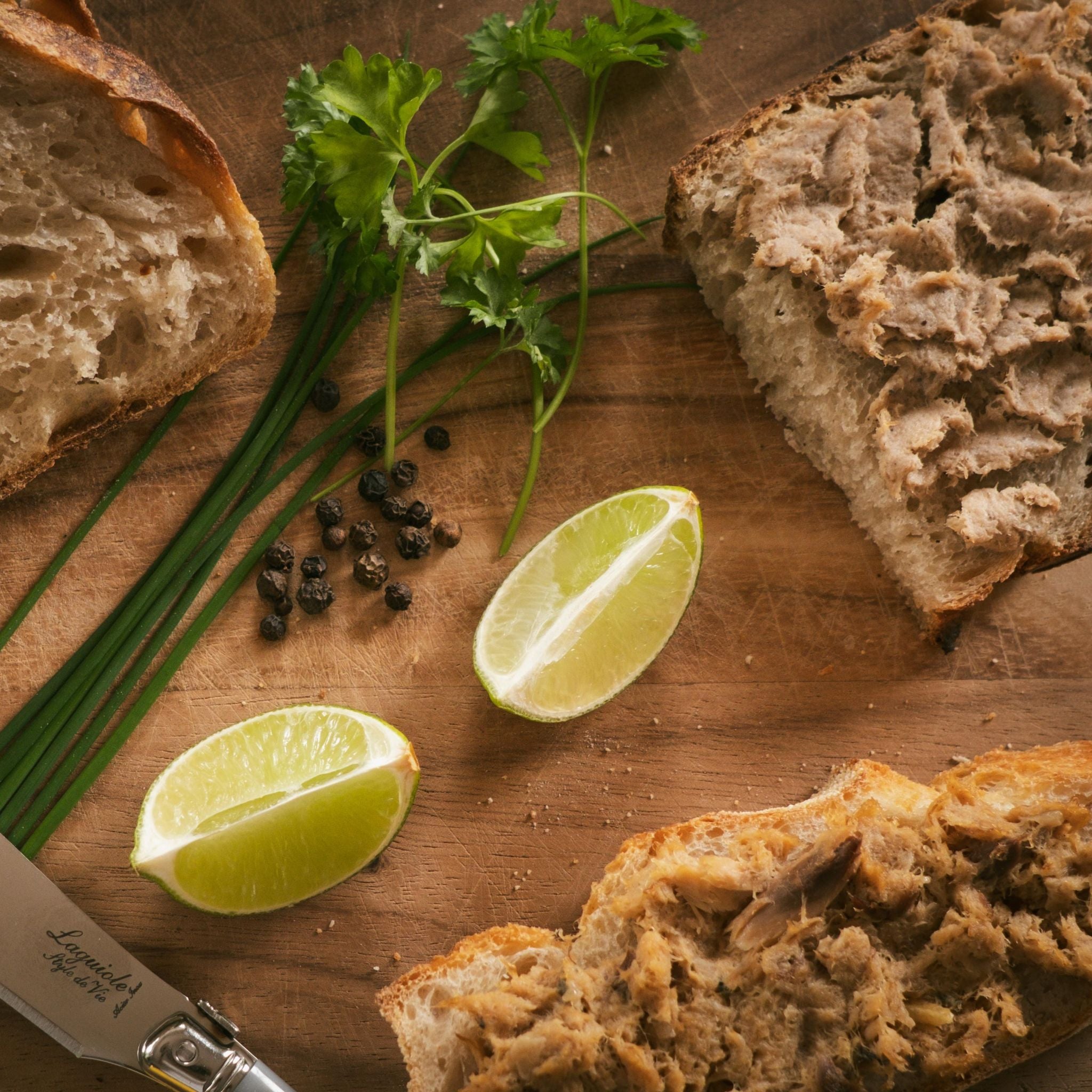 Fischrillettes auf frischem Brot